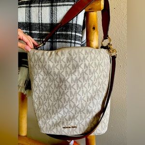 Michael Kors crossbody OR shoulder bag